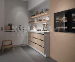 Cuisine avec îlot façades couleur bleu et noir en pierre Design Scandinave et moderne - 2