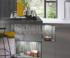 Cuisine minimaliste gris perle et bois gris - 2