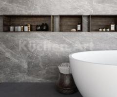 Salle de bains italienne contemporaine – Vasques en marbré & éléments hauts verticaux - 7